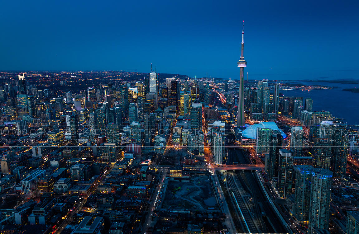 Toronto skyline at dusk